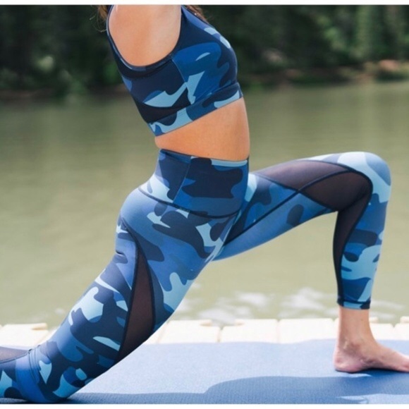 Zyia Active Navy Camo Mesh Light n Tight Leggings Blue Size 6-8 Highrise - Picture 1 of 14